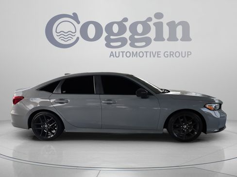 Used 2025 Honda Civic Sport image 6