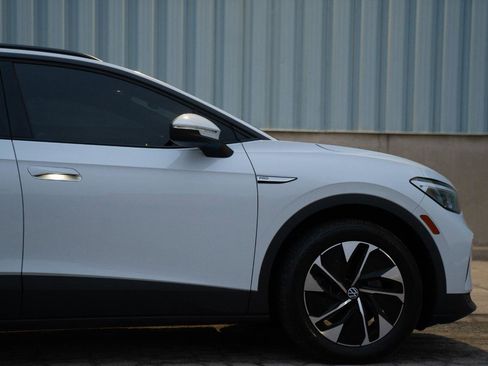 Used 2022 Volkswagen ID.4 Pro image 11