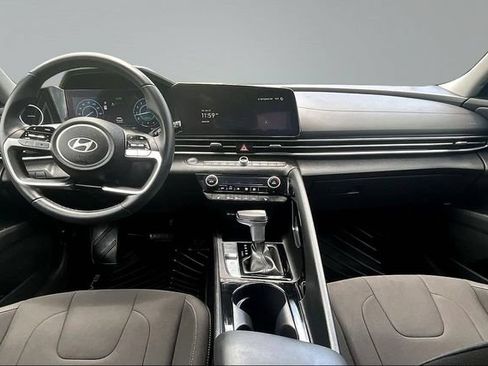 Used 2025 Hyundai Elantra SEL FWD image 7