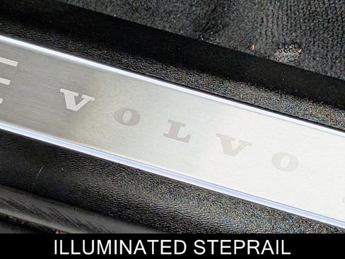 Used 2025 Volvo XC90 B5 Plus w/ Protection Package Premier image 15