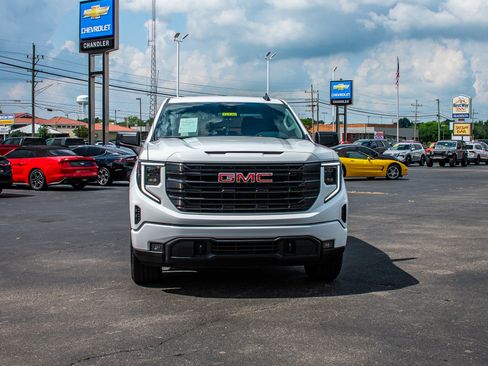 Used 2025 GMC Sierra 1500 Elevation image 2