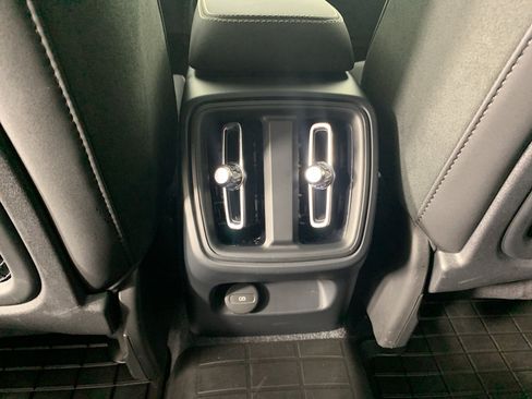 Used 2024 Volvo XC40 B5 Plus AWD/4WD image 32