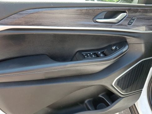 Used 2021 Jeep Grand Cherokee L Limited AWD/4WD image 14