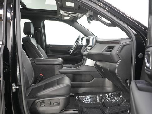 Used 2023 Chevrolet Suburban LT w/ Luxury Package AWD/4WD image 11
