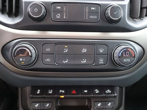 Used 2022 Chevrolet Colorado Z71 w/ Safety Package AWD/4WD image 23