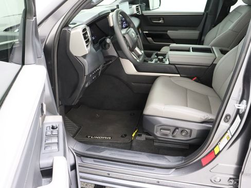 Used 2025 Toyota Tundra Limited AWD/4WD image 14