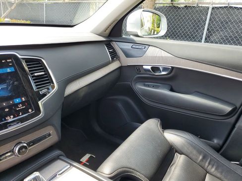 Certified 2023 Volvo XC90 B6 Ultimate w/ Protection Package Premier image 22