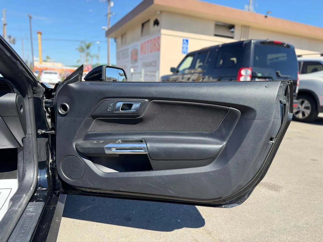 Used 2018 Ford Mustang Convertible RWD image 31
