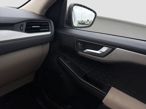 Used 2020 Ford Escape SE FWD image 17