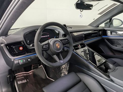 New 2026 Porsche Panamera 4 image 4