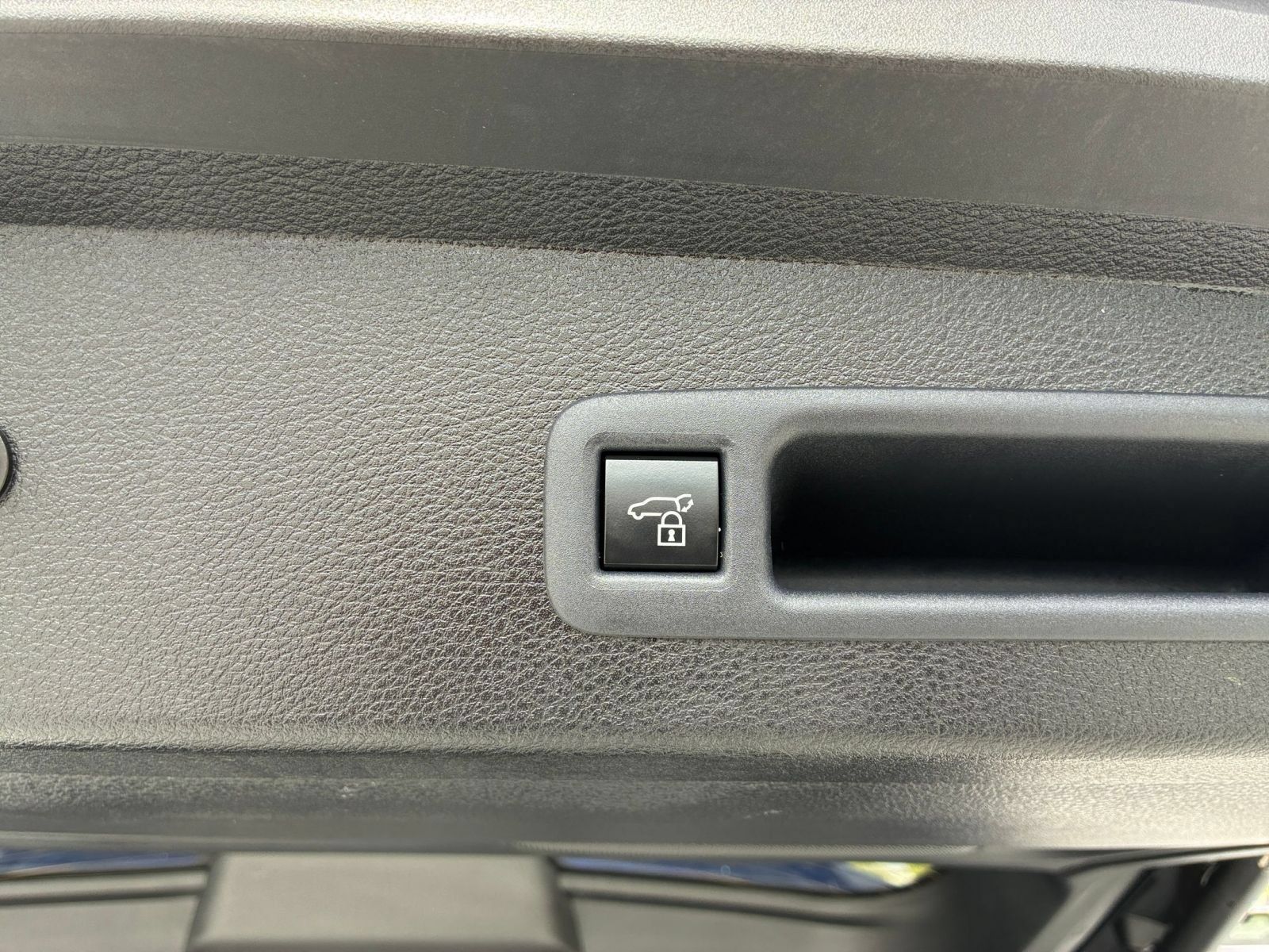 Used 2025 Toyota Sienna XLE FWD image 22
