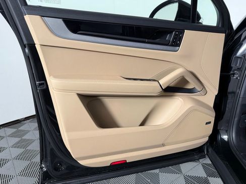 New 2025 Porsche Cayenne Coupe image 25