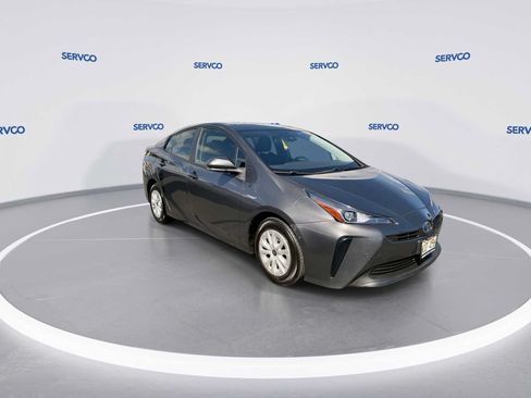 Used 2022 Toyota Prius LE FWD image 2