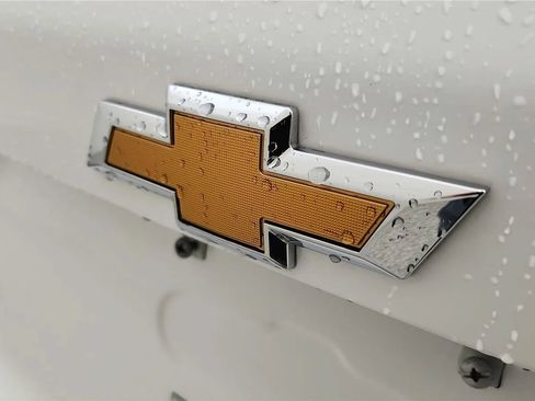 Used 2026 Chevrolet Equinox LT FWD image 16