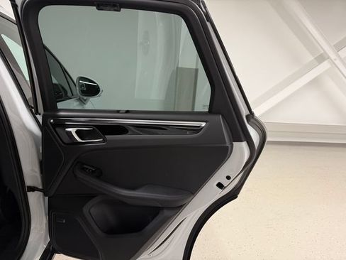 Certified 2026 Porsche Macan AWD/4WD image 38