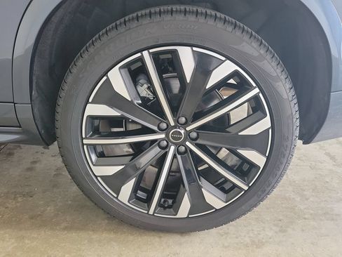 Used 2025 Volvo XC90 B5 Plus AWD/4WD image 13