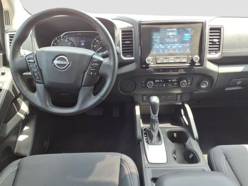 Used 2024 Nissan Frontier SV w/ SV Convenience Package RWD image 10