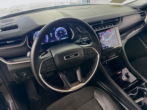 Used 2022 Jeep Grand Cherokee L Laredo image 24