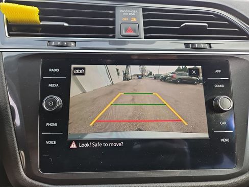 Used 2021 Volkswagen Tiguan SE image 20