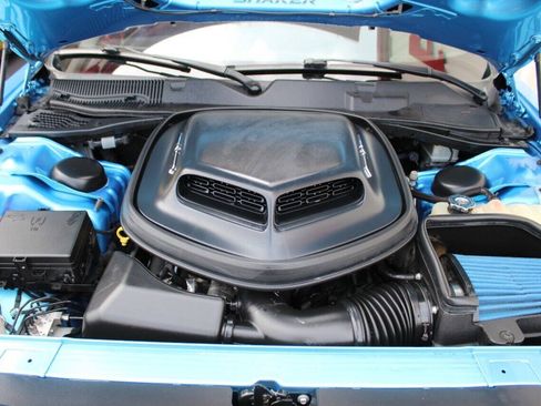 Used 2016 Dodge Challenger R/T RWD image 8