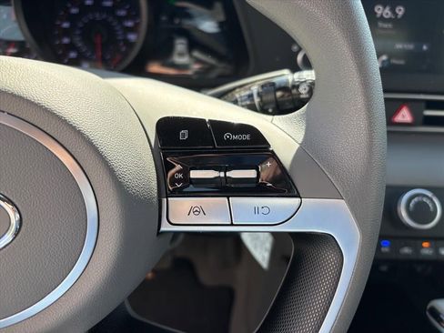 Used 2023 Hyundai Elantra SE w/ Preferred Accessory Package FWD image 16