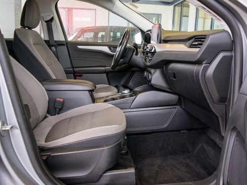 Used 2022 Ford Escape SE w/ Cold Weather Package image 34