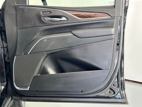 Used 2022 Cadillac Escalade ESV Premium Luxury image 9