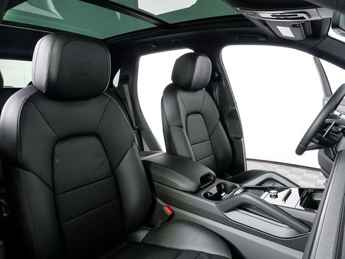 New 2026 Porsche Cayenne AWD image 24