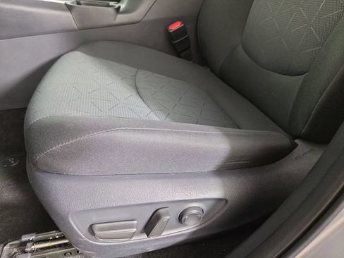 Used 2025 Toyota RAV4 XLE AWD/4WD image 30