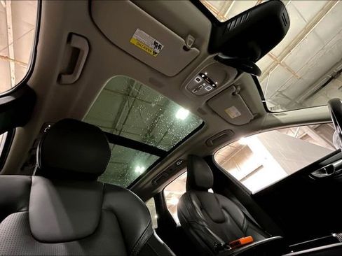 Certified 2022 Volvo XC60 T8 Inscription w/ Advanced Package image 23