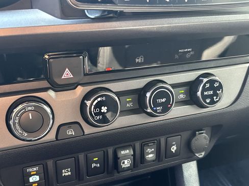 Used 2018 Toyota Tacoma TRD Sport w/ Technology Package AWD/4WD image 24