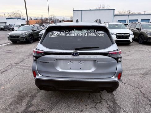 Used 2025 Subaru Forester Premium image 6