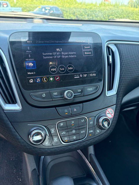 Used 2025 Chevrolet Malibu LT FWD image 12