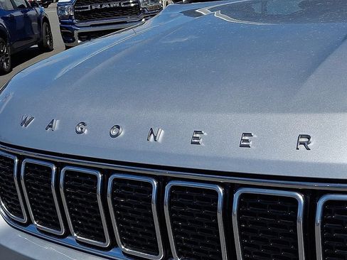 Used 2024 Jeep Wagoneer Series III AWD/4WD image 31