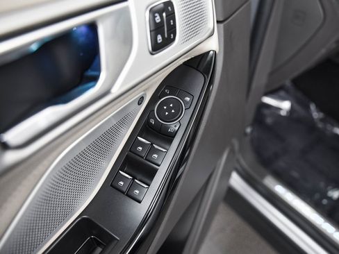 Used 2023 Ford Explorer Platinum w/ Technology Package image 10