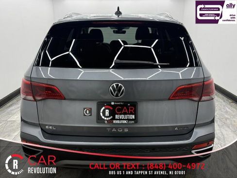 Used 2022 Volkswagen Taos SEL w/ Panoramic Sunroof Package image 5