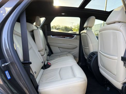 Used 2019 Cadillac XT5 Luxury FWD image 16