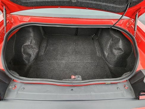 Used 2019 Dodge Challenger SXT image 27