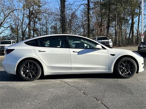 Used 2022 Tesla Model 3 Standard Range image 34