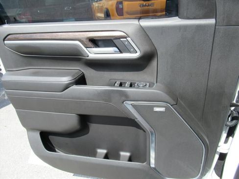 Used 2022 GMC Sierra 1500 Elevation w/ Preferred Package image 19