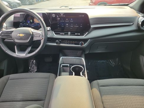 Used 2025 Chevrolet Equinox LT FWD image 9