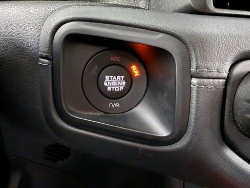 Used 2025 Jeep Wrangler Unlimited Rubicon w/ Convenience Group AWD/4WD image 19