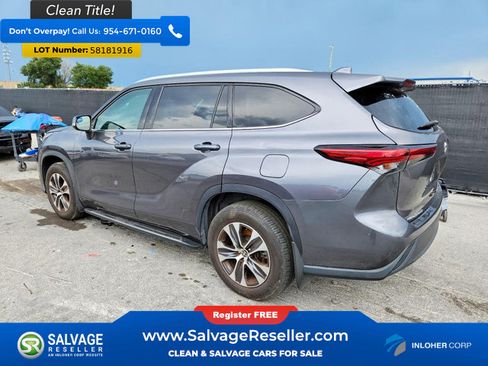 Used 2021 Toyota Highlander XLE AWD/4WD image 3
