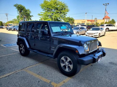 Used 2017 Jeep Wrangler Unlimited Sahara w/ Dual Top Group AWD/4WD image 3