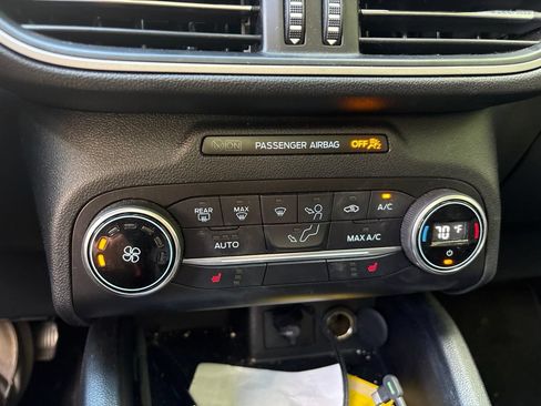 Used 2020 Ford Escape SE Sport FWD image 19