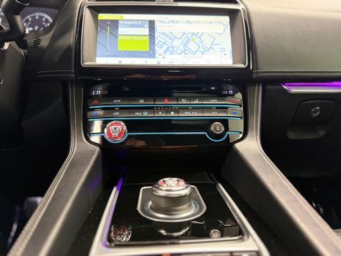 Used 2017 Jaguar F-PACE S AWD/4WD image 14