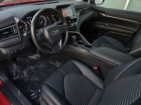 Used 2021 Toyota Camry SE w/ Convenience Package image 8