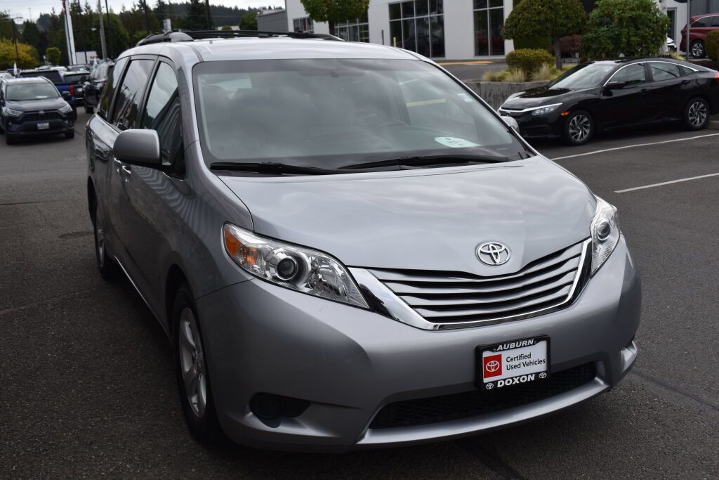 Certified 2016 Toyota Sienna LE FWD image 3