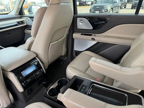 Used 2022 Lincoln Aviator Reserve w/ Equipment Group 201A image 17