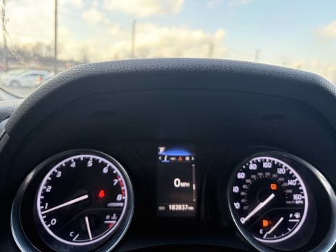 Used 2020 Toyota Camry SE image 21